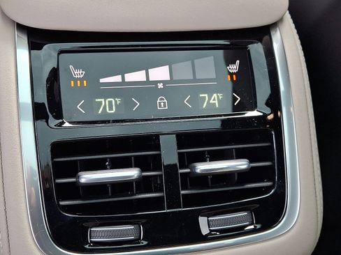 New 2026 Volvo XC90 B5 Core w/ Protection Package Premier image 7