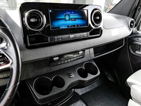 Used 2021 Mercedes-Benz Sprinter 3500 image 22