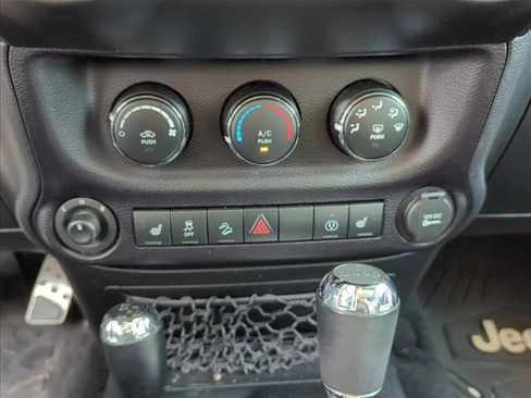 Used 2016 Jeep Wrangler Sahara w/ Connectivity Group image 19
