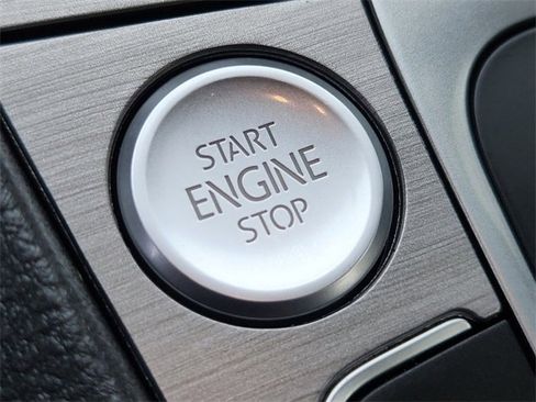 Used 2015 Volkswagen Golf TDI S image 19