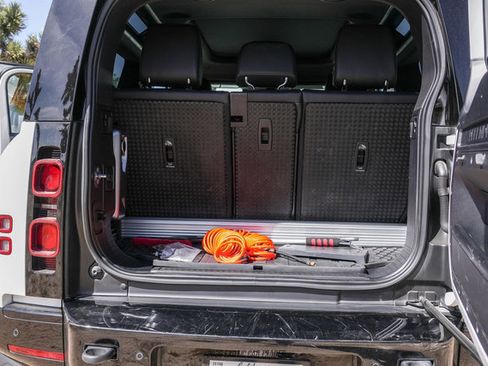 Used 2023 Land Rover Defender 90 X-Dynamic SE image 86