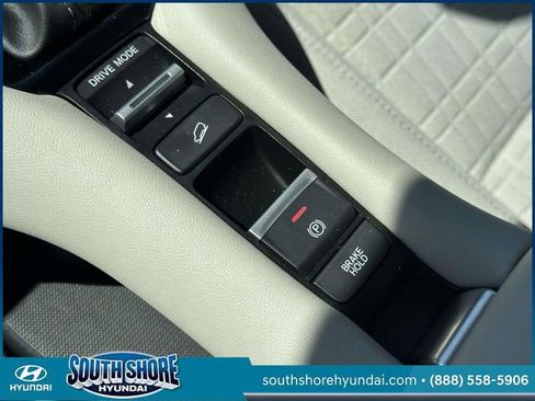 Used 2023 Honda HR-V LX image 32