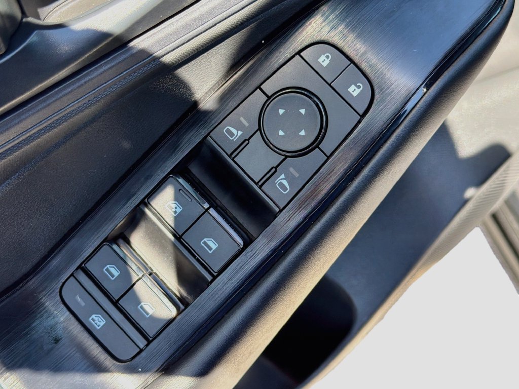 Used 2025 Nissan Rogue S FWD image 16
