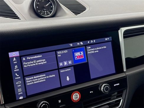 Certified 2025 Porsche Macan image 18