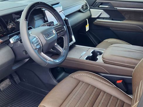 New 2026 GMC Acadia Denali Ultimate w/ LPO, Floor Liner Package AWD/4WD image 13