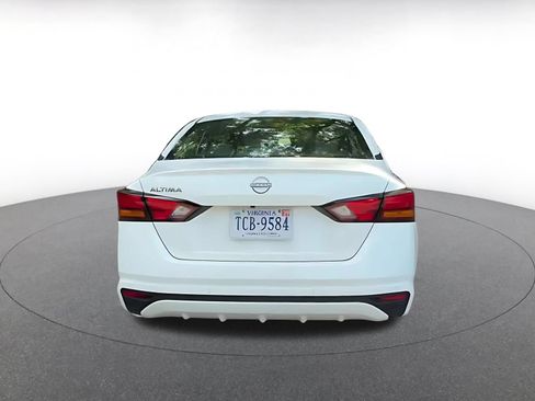 Used 2025 Nissan Altima 2.5 SV FWD image 12