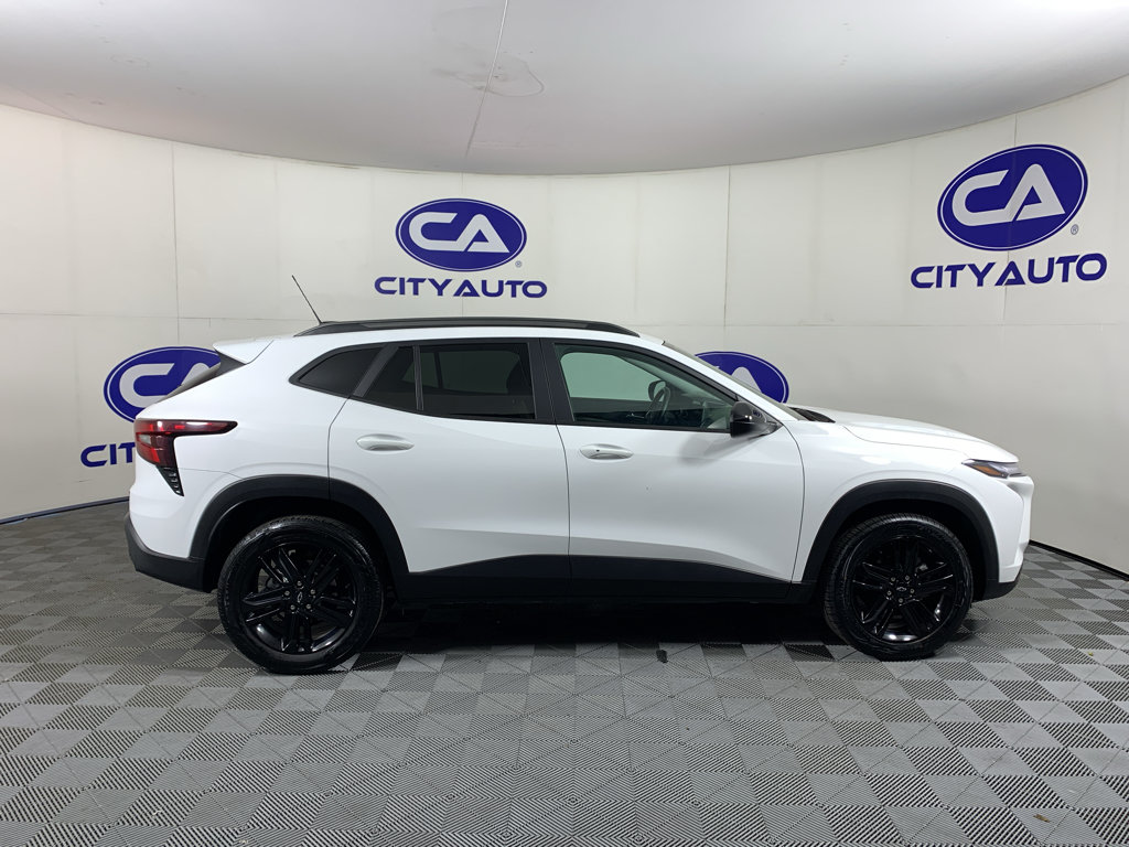 Used 2025 Chevrolet Trax ACTIV w/ Sunroof Package FWD image 2