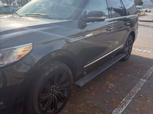 Used 2022 Lincoln Navigator Reserve image 4