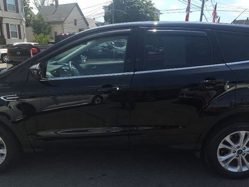Used 2017 Ford Escape SE AWD/4WD image 3