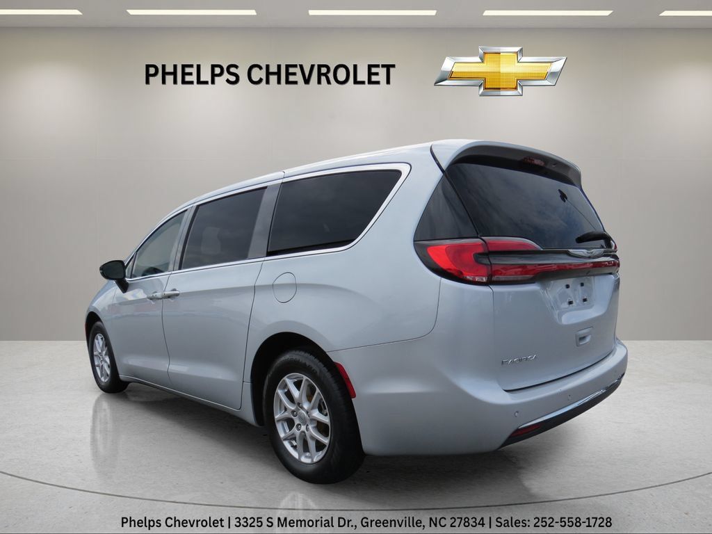Used 2024 Chrysler Pacifica Touring-L FWD image 7