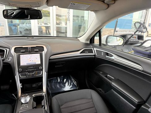Used 2020 Ford Fusion SE FWD image 21