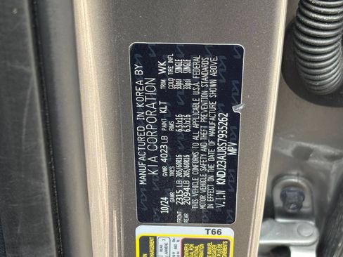 Used 2025 Kia Soul LX w/ LX Technology Package FWD image 10