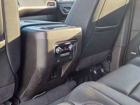 Used 2021 GMC Yukon XL SLT image 19