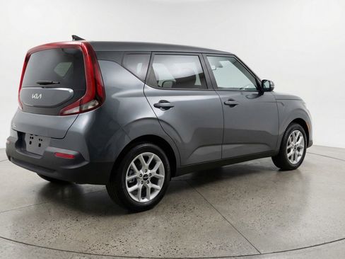 Used 2025 Kia Soul LX w/ LX Technology Package FWD image 9