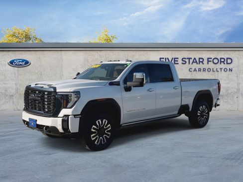 Used 2024 GMC Sierra 2500 Denali Ultimate AWD/4WD image 4