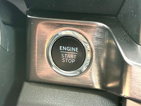 Certified 2023 Ford F250 Lariat w/ Chrome Package image 17