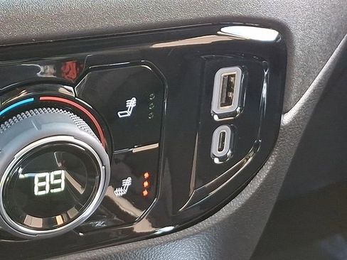 Used 2024 Chevrolet Silverado 1500 LT image 28