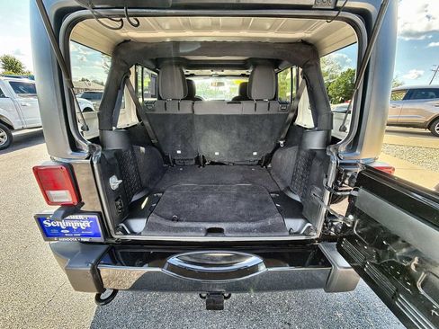 Used 2017 Jeep Wrangler Unlimited Sahara AWD/4WD image 18