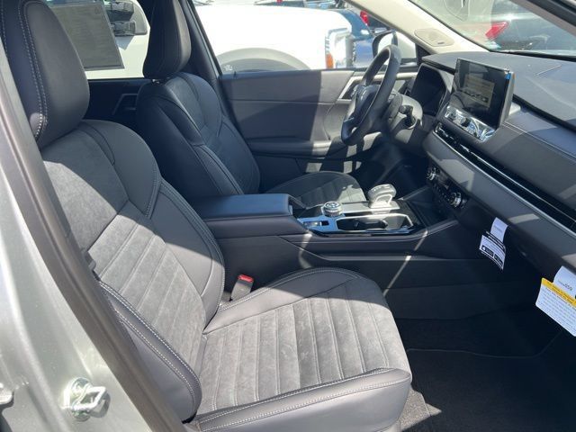 Used 2025 Mitsubishi Outlander SE AWD/4WD image 6