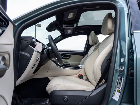 Used 2025 Mercedes-Benz GLC 350e 4MATIC image 27