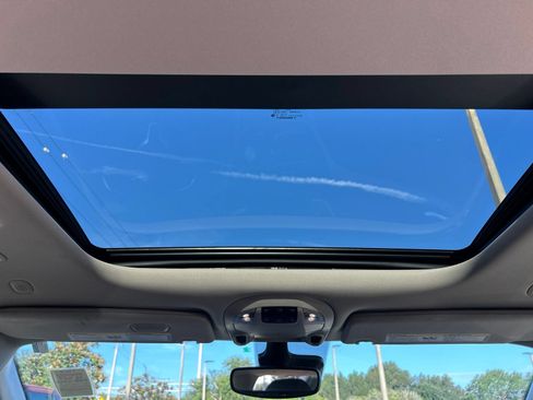 Used 2023 Chrysler Pacifica Limited AWD/4WD image 19