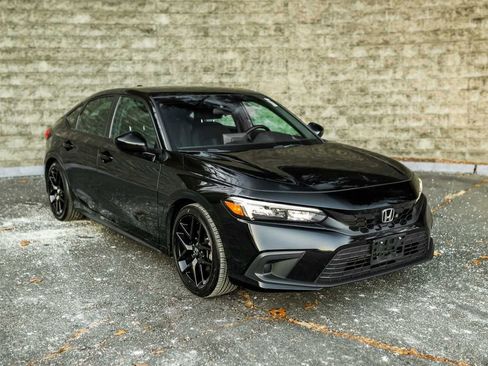 Used 2023 Honda Civic Sport image 2