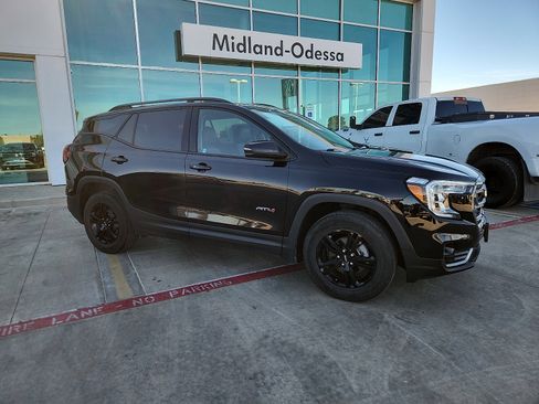 Used 2023 GMC Terrain AT4 image 8