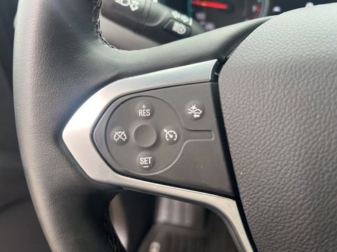 Used 2023 Chevrolet Traverse LT image 16