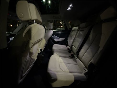 Used 2021 Audi Q3 2.0T Premium image 24