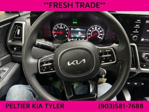 Used 2023 Kia Sorento LX FWD image 18