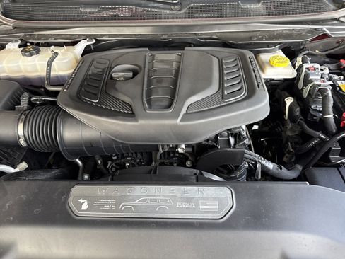 Used 2024 Jeep Wagoneer L image 33