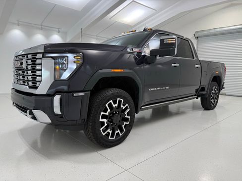 Used 2024 GMC Sierra 2500 Denali w/ Denali Reserve Package image 4