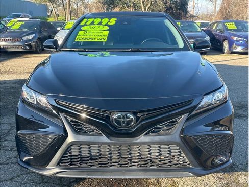 Used 2022 Toyota Camry SE image 2
