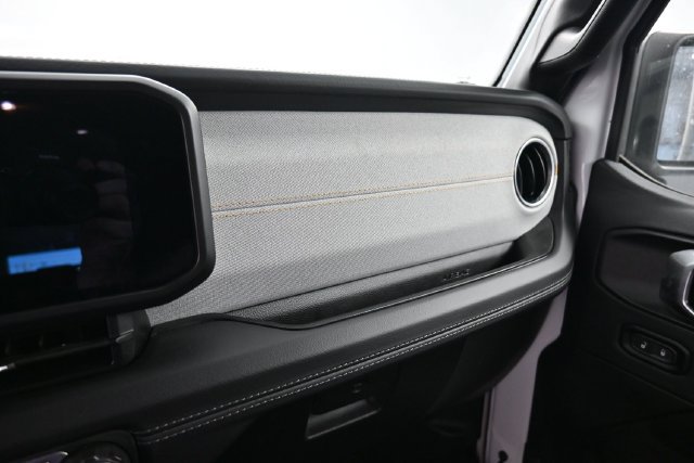 Used 2025 Jeep Wrangler Unlimited Sahara AWD/4WD image 19