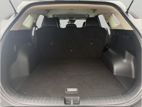 Used 2025 Kia Sportage EX FWD image 16