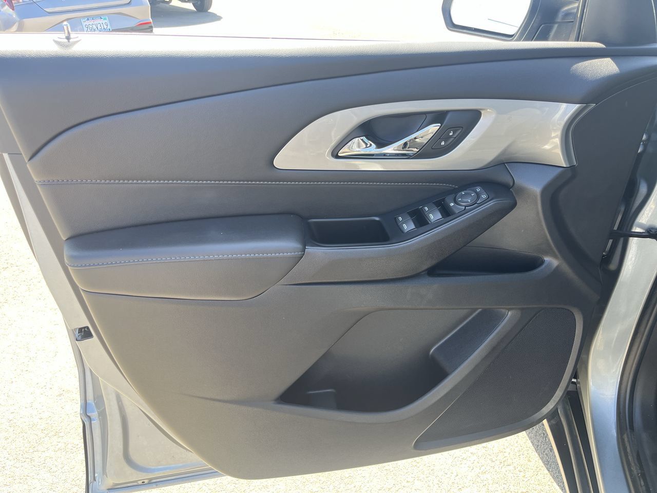 Used 2023 Chevrolet Traverse LT w/ LPO, Cargo Package FWD image 20