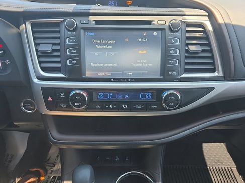Used 2016 Toyota Highlander XLE AWD/4WD image 14