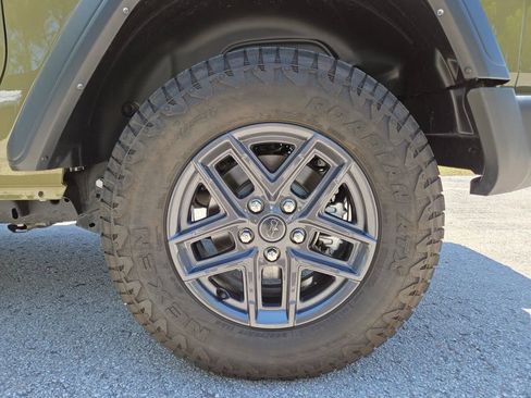 Used 2025 Jeep Wrangler Sport AWD/4WD image 15