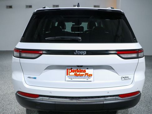 Used 2023 Jeep Grand Cherokee 4WD 4xe image 8
