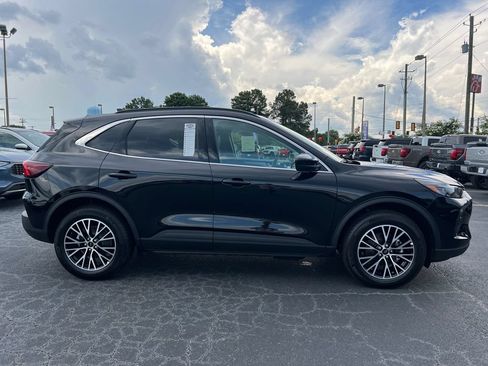 New 2026 Ford Escape SE w/ PHEV Premium Package FWD image 8