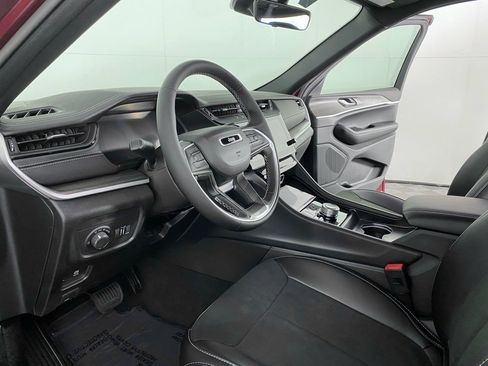 New 2026 Jeep Grand Cherokee Altitude AWD/4WD image 2