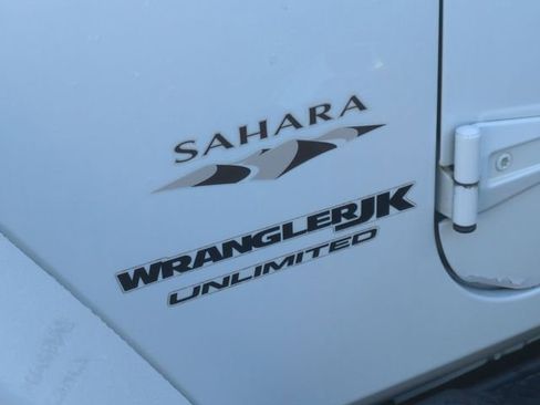 Used 2018 Jeep Wrangler Unlimited Sahara w/ Connectivity Group image 8