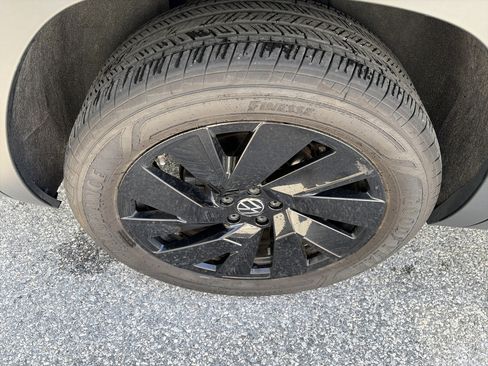 Certified 2024 Volkswagen Atlas SE image 11