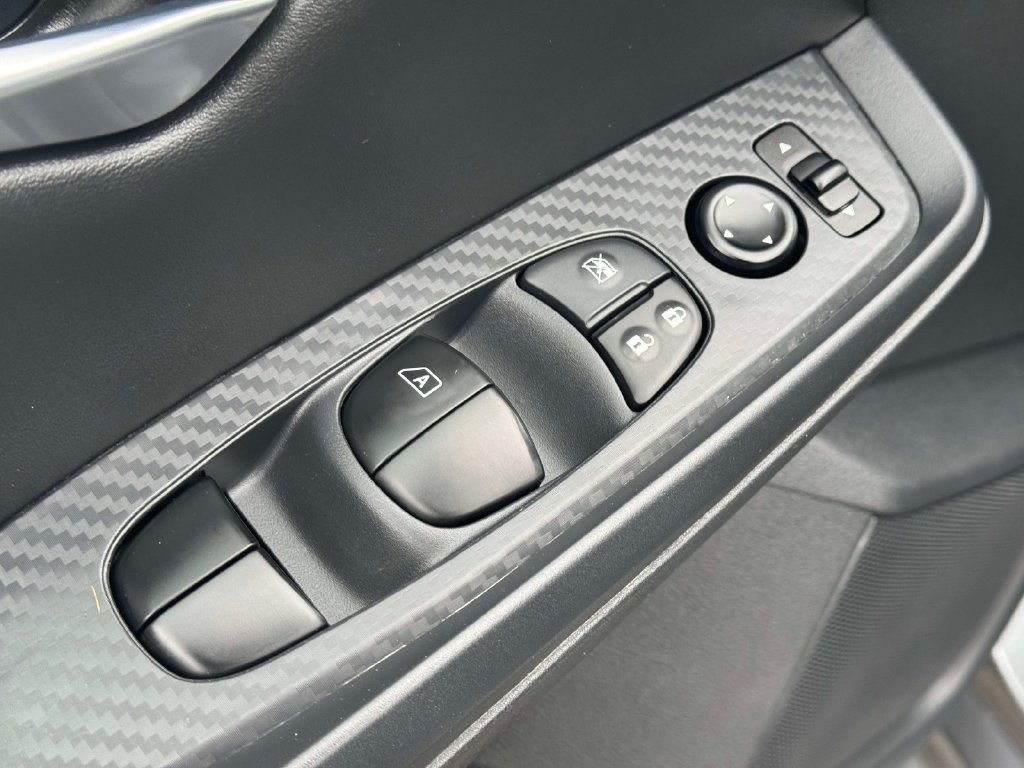 Used 2025 Nissan Sentra SV FWD image 16