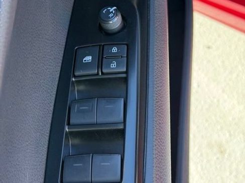 Used 2025 Toyota Camry SE FWD image 18