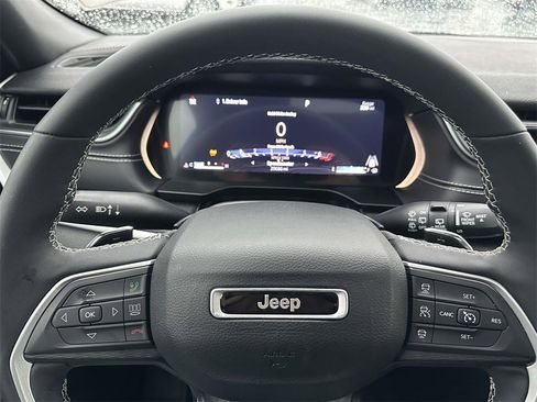 Used 2024 Jeep Grand Cherokee Altitude image 19