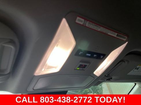 Used 2025 Toyota RAV4 XLE AWD/4WD image 27