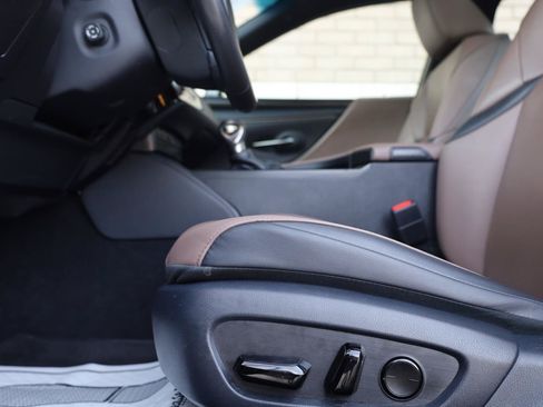 Used 2023 Lexus ES 350 w/ Premium Package FWD image 14