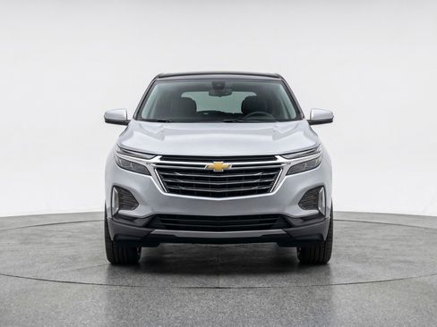 Used 2025 Chevrolet Equinox LT FWD image 2