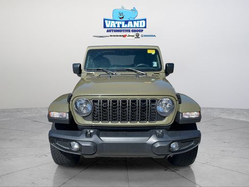 Certified 2025 Jeep Gladiator Sport AWD/4WD image 8